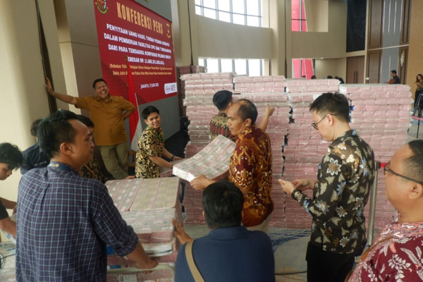 Fantastis! Tumpukan Uang Korupsi CPO Wilmar Lebih Tinggi dari Orang Dewasa
