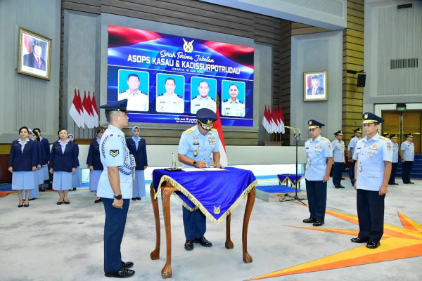 2 Pejabat TNI AU Berganti, Nomor 1 Jebolan AAU 1992