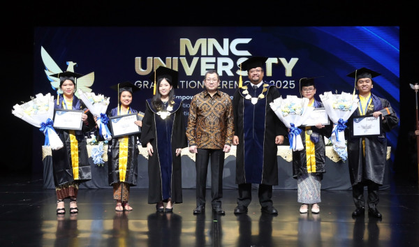 HT dan Jessica Tanoesoedibjo Hadiri Wisuda ke-3 Mahasiswa MNC University