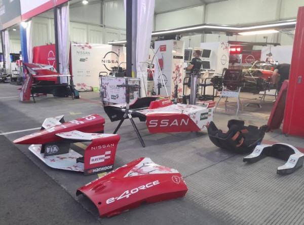 Mengintip Paddock Formula E Jakarta: Suasana Sibuk Penuh Ketegangan Jelang Balapan