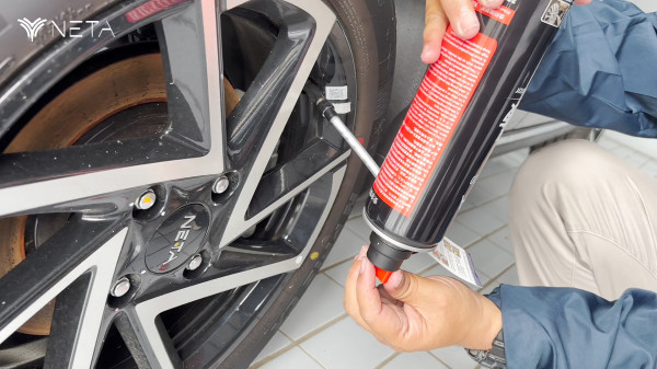 Selamat Tinggal Ban Serep: Tire Repair Kit Solusi Darurat Cerdas atau Bencana Tersembunyi di Mobil Baru?