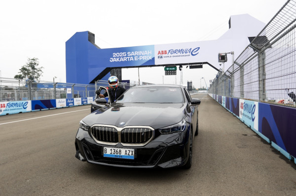 BMW Jadikan Formula E Panggung Supremasi Mobil Listrik