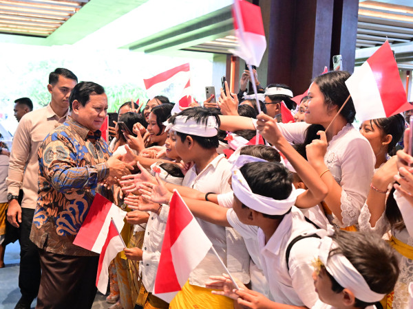 Momen Prabowo Disambut Tarian dan Senyum Ratusan Anak-Anak di Bali