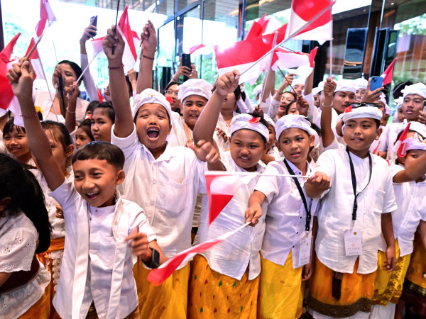 Momen Prabowo Disambut Tarian dan Senyum Ratusan Anak-Anak di Bali
