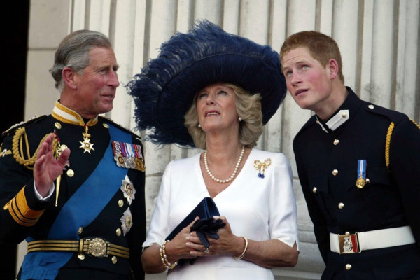 Ratu Camilla Jadi Penghalang Rekonsiliasi Raja Charles III dan Pangeran Harry