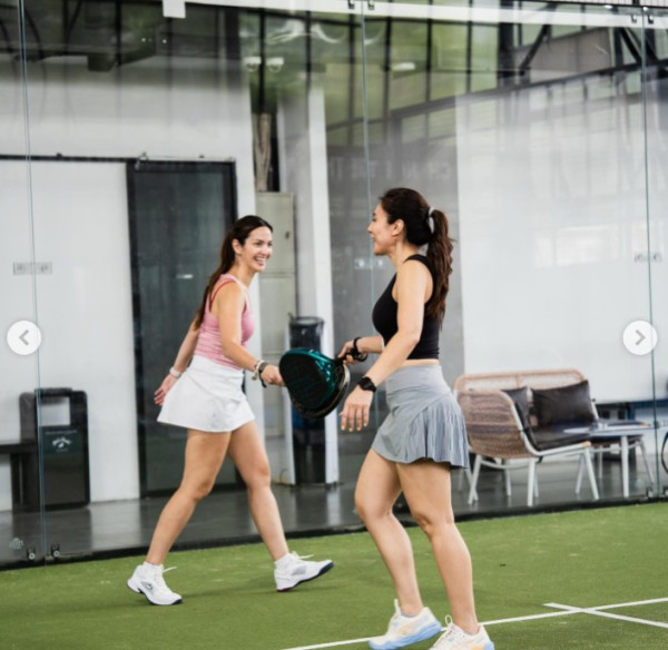 5 Potret Seru Nia Ramadhani & Wulan Guritno Main Padel, OOTD Sporty Hot Mom