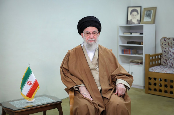 Khamenei Terus Melangkah
