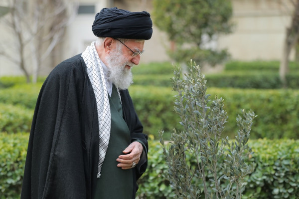 Khamenei Terus Melangkah