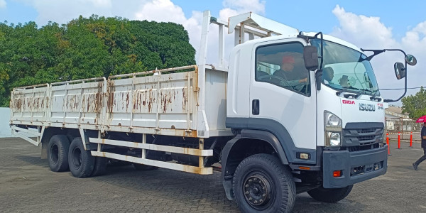 Jajal Isuzu Giga FVM dan Mengintip Area Blind Spot