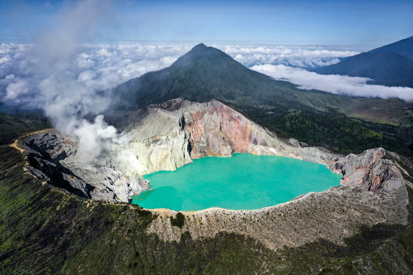 10 Gunung Terindah di Indonesia yang Wajib Masuk Daftar Pendakian