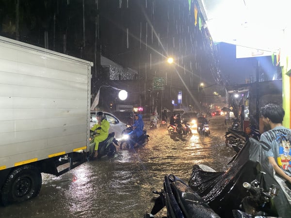 Jalan Raya Kemang Jakarta Selatan Banjir, Motor-motor Mogok