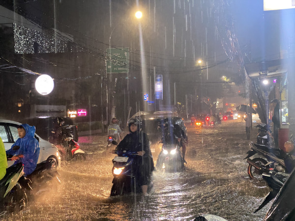 Jalan Raya Kemang Jakarta Selatan Banjir, Motor-motor Mogok