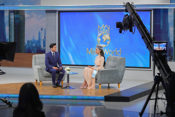 5 Potret Eksklusif Miss World 2025 Opal Suchata Sambangi iNews Tower, Tampil Elegan