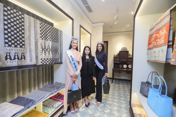 5 Potret Eksklusif Miss World 2025 Opal Suchata Sambangi iNews Tower, Tampil Elegan
