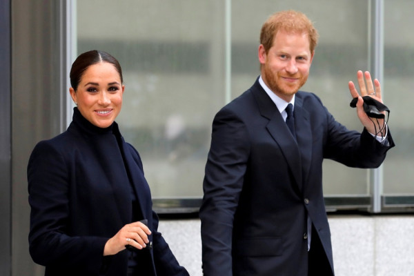 Pangeran Harry dan Meghan Markle PHK Karyawan demi Hemat Uang