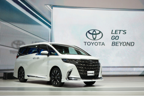 Medan Perang Mobil Hybrid Juli 2025: Dari Ertiga Rp200 Jutaan hingga Alphard Rp1,8 M, Ini Jagoan di Tiap Kelas!