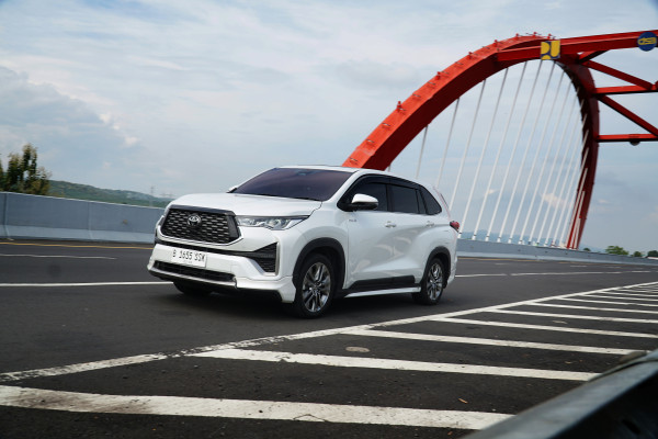 Medan Perang Mobil Hybrid Juli 2025: Dari Ertiga Rp200 Jutaan hingga Alphard Rp1,8 M, Ini Jagoan di Tiap Kelas!