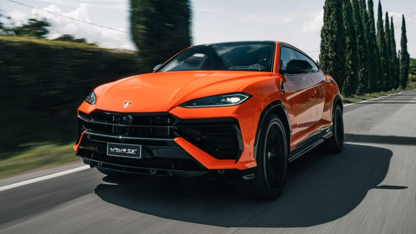 Lamborghini Injak Rem Darurat pada Era Listrik, Alasan Raungan Mesin V8 Lebih Penting dari Baterai