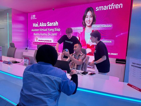 Akhir dari Era Mohon Menunggu? XLSMART Lepas Asisten AI Sarah untuk Bunuh Antrean CS