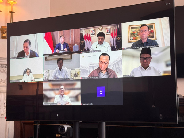 Presiden Prabowo Pimpin Ratas dengan 7 Menko, Bahas Penegakan Hukum hingga Kesiapsiagaan Hadapi Cuaca Ekstrem