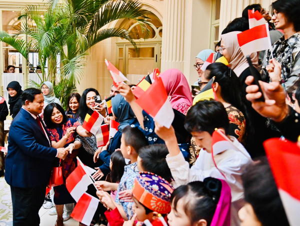 Suasana Hangat dan Penuh Keakraban Prabowo Bersama Diaspora di Belgia
