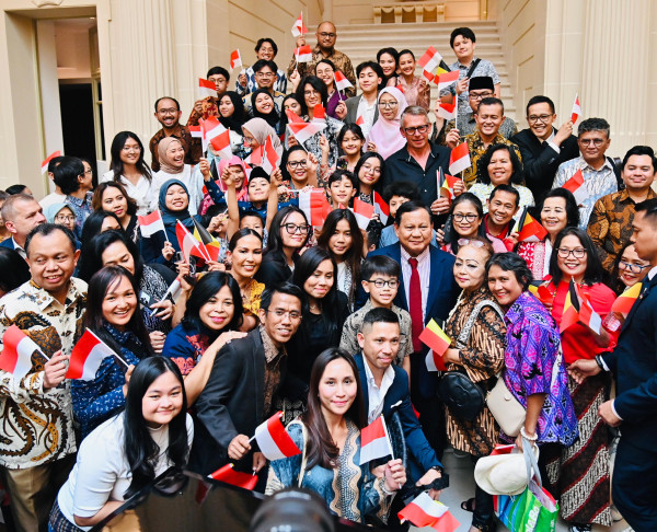 Suasana Hangat dan Penuh Keakraban Prabowo Bersama Diaspora di Belgia