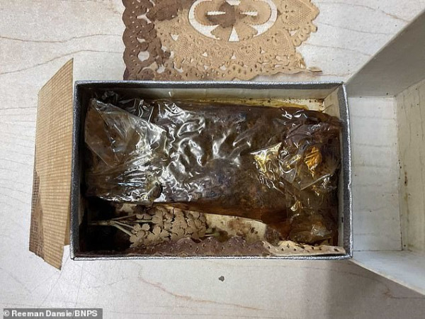 Disimpan selama 78 Tahun, Sepotong Kue Pernikahan Ratu Elizabeth II Terjual Rp69 Juta