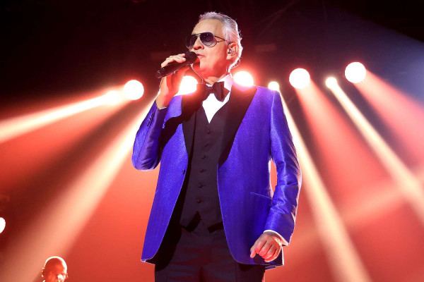 10 Artis Hollywood Alami Masalah Penglihatan, Elton John Buta Akibat Infeksi Mata