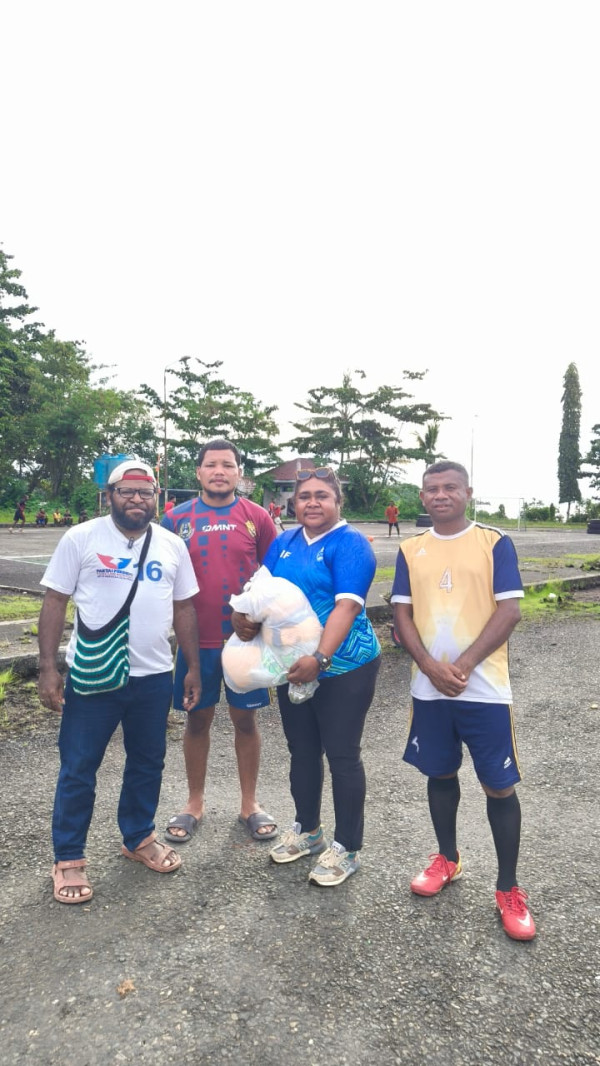 Peduli Generasi Muda, Partai Perindo Papua Tengah Salurkan Bantuan Olahraga di Nabire Timur
