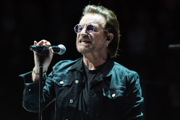 10 Artis Hollywood Alami Masalah Penglihatan, Elton John Buta Akibat Infeksi Mata