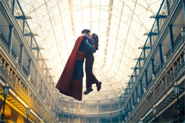 Adegan Ciuman Superman Dihapus di India, Picu Gelombang Protes Penggemar