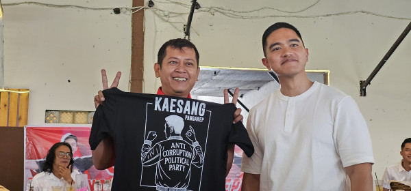 Kaesang Pamerkan Logo Baru PSI saat Kampanye di Brebes