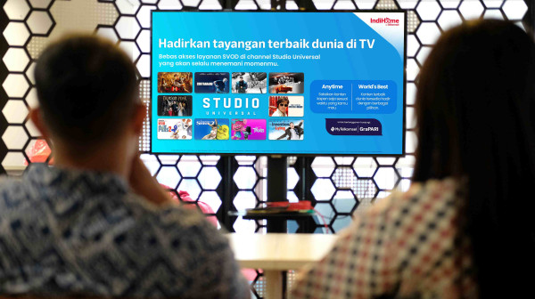 Perang di Ruang Keluarga Semakin Sengit, Telkomsel Hadirkan Gudang Film Hollywood Studio Universal ke IndiHome TV
