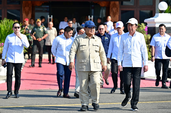 Momen Jokowi Antar Prabowo Bertolak ke Jakarta usai Kunker di Jateng