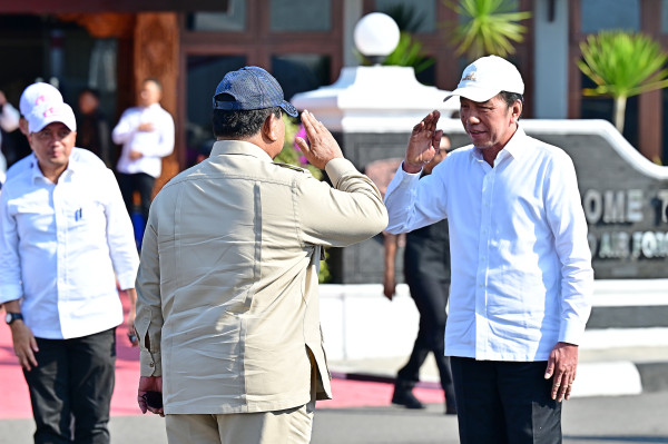 Momen Jokowi Antar Prabowo Bertolak ke Jakarta usai Kunker di Jateng