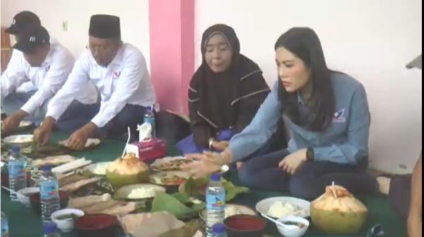 Ketum Partai Perindo Angela Tanoesoedibjo Panen Ikan di Lingsar Lombok Barat