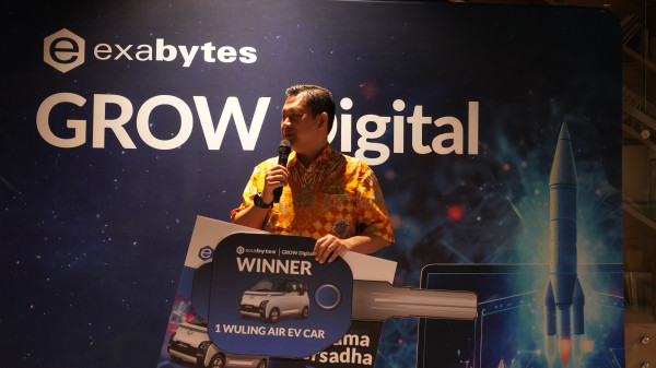 Modal Domain Puluhan Ribu, Pria Ini Dapat Mobil Listrik Rp190 Juta