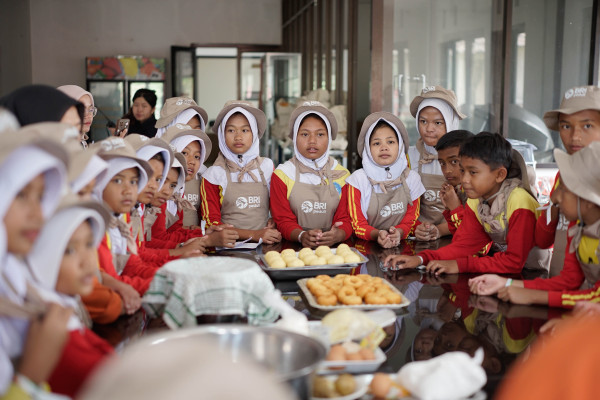 Peringati Hari Anak Nasional, BRI Peduli Tanamkan Nilai Karakter Siswa lewat Agroedukasi di Garut