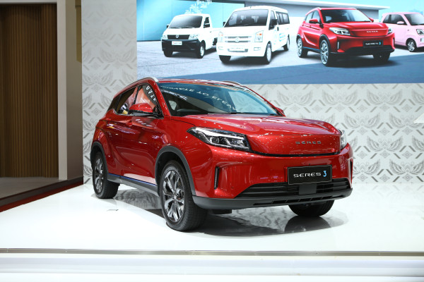 Seres Banting Harga SUV Listrik Jadi Rp 349 Juta di GIIAS, DFSK Obral Subsidi Puluhan Juta