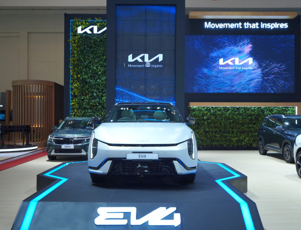 Bukan Sekadar Pamer Mobil, Kia Serang GIIAS 2025 dengan Hujan Hadiah dan Bunga 0 Persen!