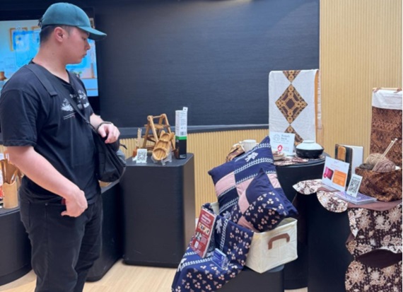 Batik Fractal Pamerkan Hasil Karya UMKM Batik Sukabumi di Osaka Expo 2025