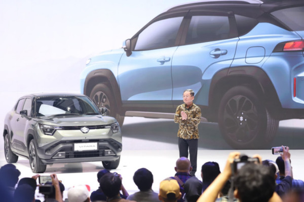 Suzuki di GIIAS 2025: Kenalkan eVITARA dan Andalkan Fronx yang Ramah Lingkungan