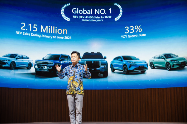 Babak Baru Kemewahan Listrik: Denza Gebrak GIIAS 2025, Pamer Dominasi Pasar dan Ribuan Unit D9 Ludes Terjual