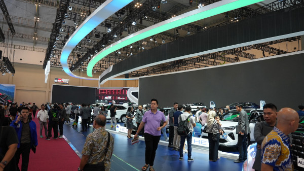 Hujan Hadiah di GIIAS 2025: Beli Mobil Toyota Bisa Bawa Pulang Innova Zenix Hybrid Gratis!