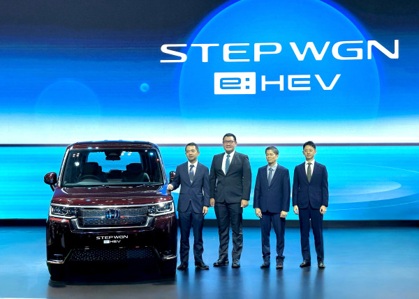 Parade Mobil Masa Depan dan Hujan Hadiah: Semua yang Bisa Anda Temukan di Istana Honda GIIAS 2025