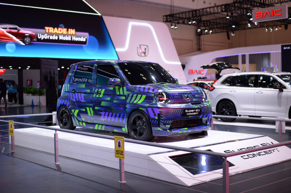Parade Mobil Masa Depan dan Hujan Hadiah: Semua yang Bisa Anda Temukan di Istana Honda GIIAS 2025