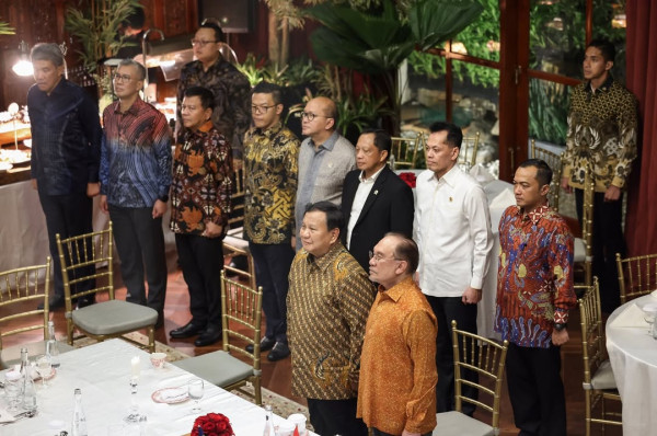 Momen Prabowo Terima Kedatangan Anwar Ibrahim di Kertanegara