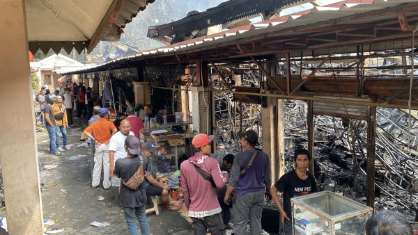 Tokonya di Pasar Taman Puring Ludes Dilalap Api, Pedagang Pernak-pernik Punk Merugi Rp40 Juta