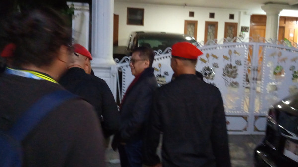 Momen Hasto Kristiyanto Pulang ke Rumah usai Bebas dari Rutan KPK