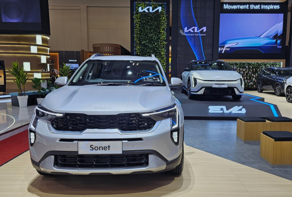 SUV Stylish Kia di GIIAS: Pilih Si Gesit Sonet atau Sang Gagah Seltos?